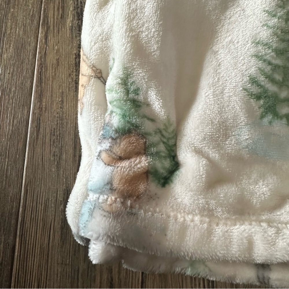 Winnie the Pooh Christmas 30X40 plush baby blanket cream NEW holiday collection - Picture 3 of 8